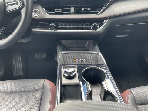 Used 2025 Chevrolet Equinox RS w/ Safety and Technology Package AWD/4WD image 11