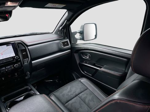 Used 2024 Nissan Titan PRO-4X image 23