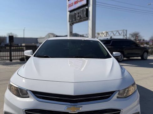 Used 2018 Chevrolet Malibu LT FWD image 2