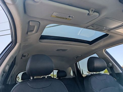 Used 2017 Kia Niro Touring w/ Advanced Technology Package FWD image 19