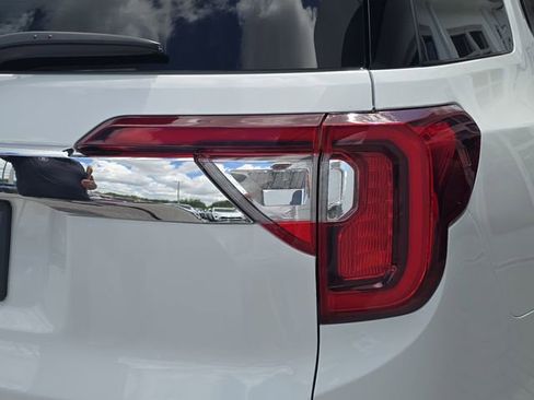 Certified 2023 GMC Acadia Denali w/ Denali Ultimate Package FWD image 6