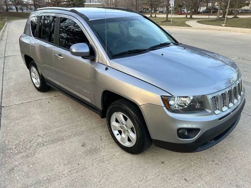 Used 2017 Jeep Compass Latitude image 12