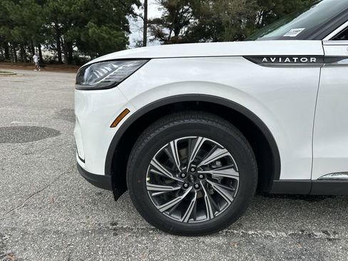 New 2025 Lincoln Aviator AWD image 10