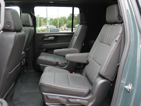 New 2026 Chevrolet Suburban RST w/ RST Capability Package AWD/4WD image 30