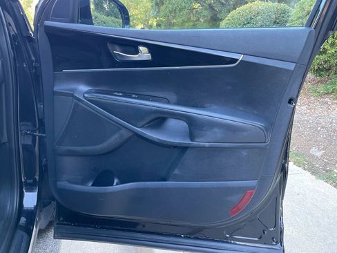 Used 2019 Kia Sorento LX w/ LX Convenience Package image 34