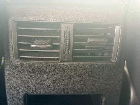 Used 2022 Mitsubishi Outlander SE image 27