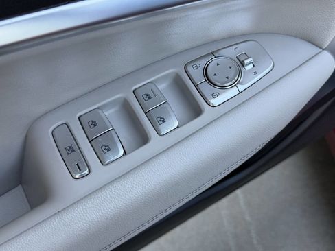 Used 2023 Genesis G70 2.0T image 17