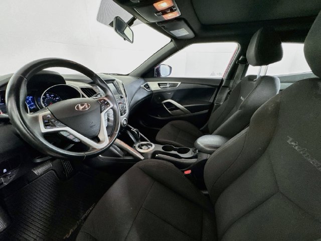 Used 2017 Hyundai Veloster Value Edition FWD image 19