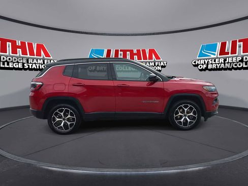 Used 2025 Jeep Compass Limited AWD/4WD image 9