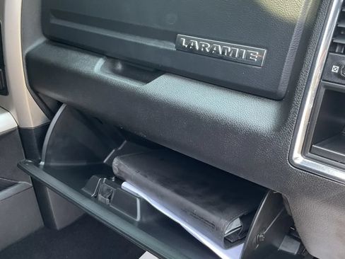 Used 2018 RAM 1500 Laramie w/ Convenience Group AWD/4WD image 40
