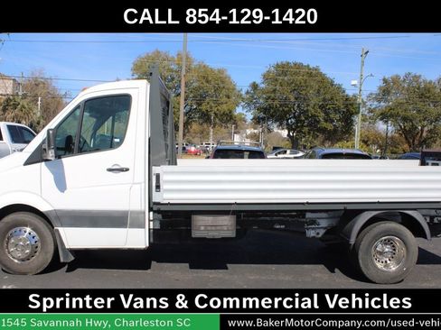 Used 2015 Freightliner Sprinter 3500 RWD image 3