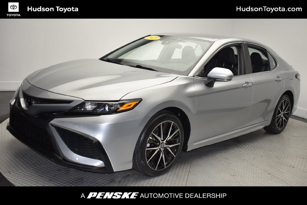 Certified 2023 Toyota Camry SE FWD image 1