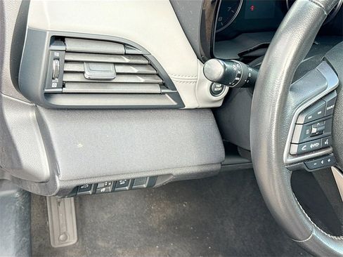 Used 2024 Subaru Outback Premium image 11