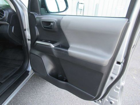 Used 2023 Toyota Tacoma SR5 AWD/4WD image 15