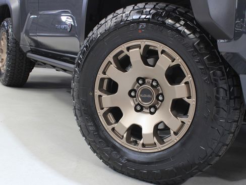 Used 2025 Toyota 4Runner Trailhunter image 26