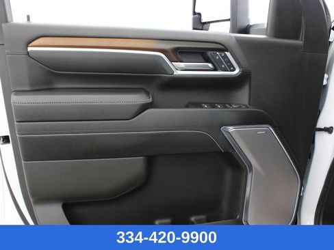 Used 2025 GMC Sierra 2500 Denali w/ Denali Reserve Package image 17