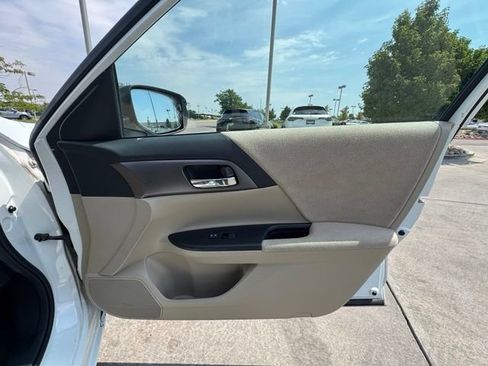 Used 2013 Honda Accord LX image 33