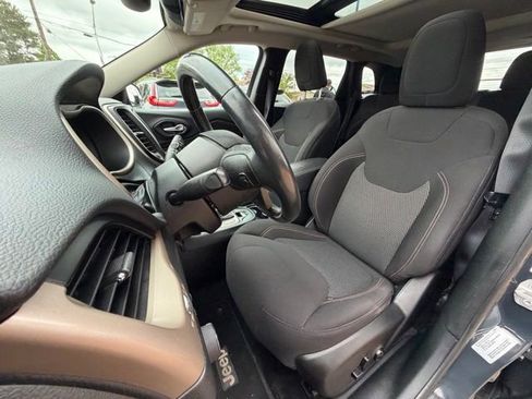 Used 2016 Jeep Cherokee 75th Anniversary AWD/4WD image 10