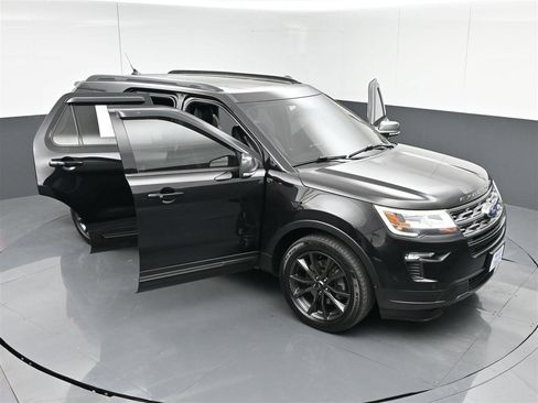 Used 2019 Ford Explorer XLT w/ Equipment Group 202A AWD/4WD image 37