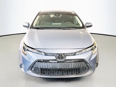 Used 2021 Toyota Corolla LE FWD image 2