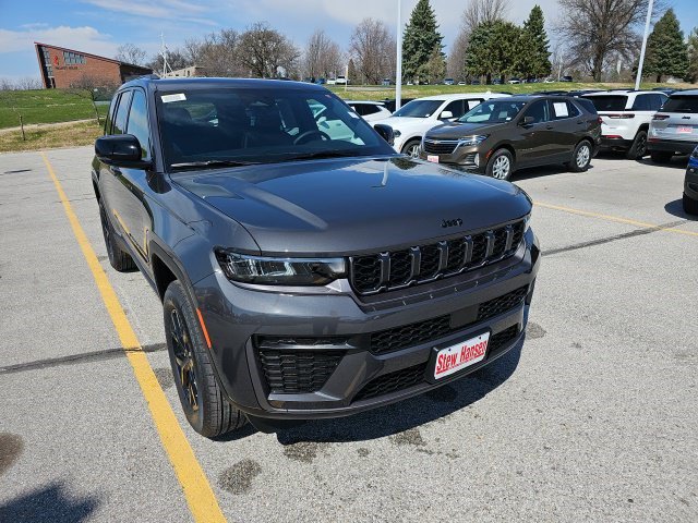 New 2026 Jeep Grand Cherokee Altitude AWD/4WD image 8