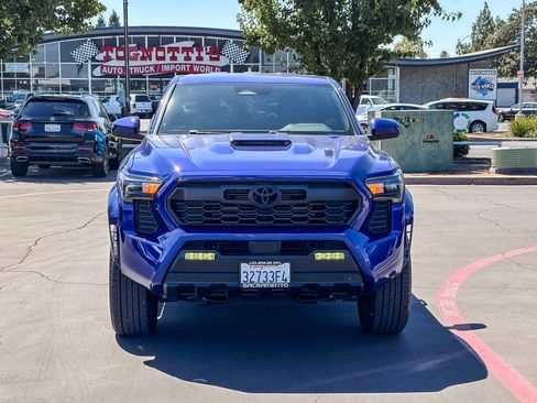 Used 2025 Toyota Tacoma TRD Sport AWD/4WD image 6