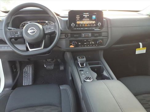 New 2025 Nissan Pathfinder S image 9