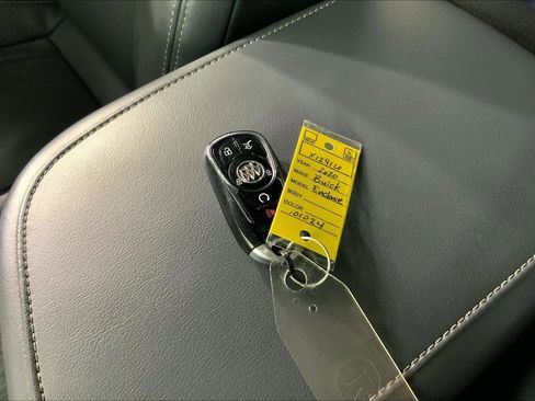 Used 2020 Buick Enclave Essence FWD image 10