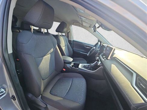 Used 2025 Toyota RAV4 XLE AWD/4WD image 20