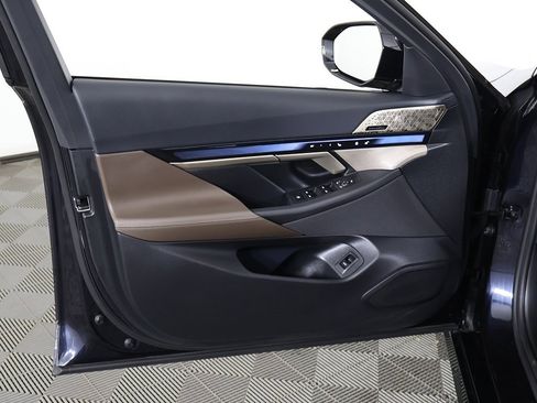 Used 2024 BMW i5 M60 w/ Premium Package image 28