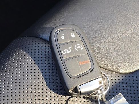 Used 2023 Jeep Cherokee Altitude Lux w/ Lux Elite Package image 25