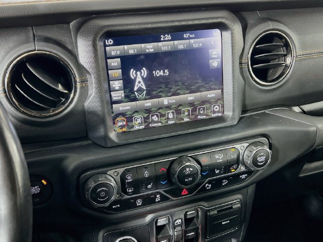 Used 2020 Jeep Wrangler Unlimited Sahara AWD/4WD image 17