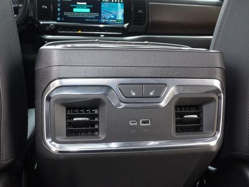 Used 2025 Chevrolet Silverado 2500 High Country w/ Technology Package AWD/4WD image 32