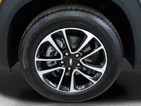 Used 2026 Chevrolet TrailBlazer LT w/ Convenience Package AWD/4WD image 9