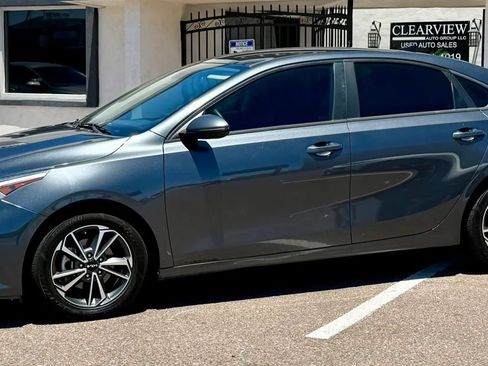 Used 2022 Kia Forte LXS w/ LXS Technology Package FWD image 2