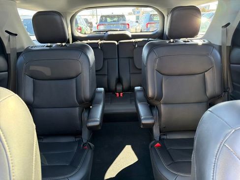 Certified 2024 Ford Explorer Limited w/ Limited Technology Package image 18