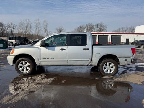 Used 2014 Nissan Titan SV image 2