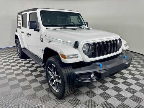 Used 2024 Jeep Wrangler Sport S w/ Convenience Group image 7