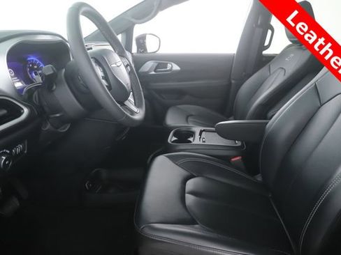 Used 2024 Chrysler Pacifica Touring-L w/ S Appearance Package FWD image 16