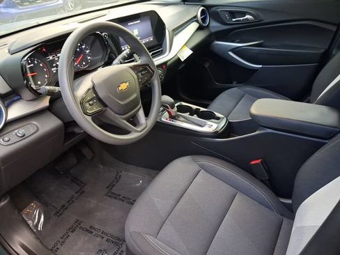 Used 2026 Chevrolet Trax LS w/ LS Convenience Package FWD image 11