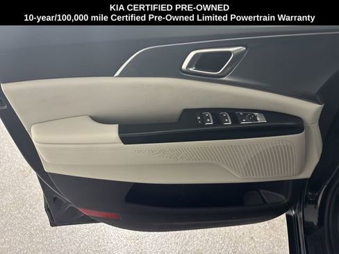 Certified 2023 Kia Carnival LX image 18