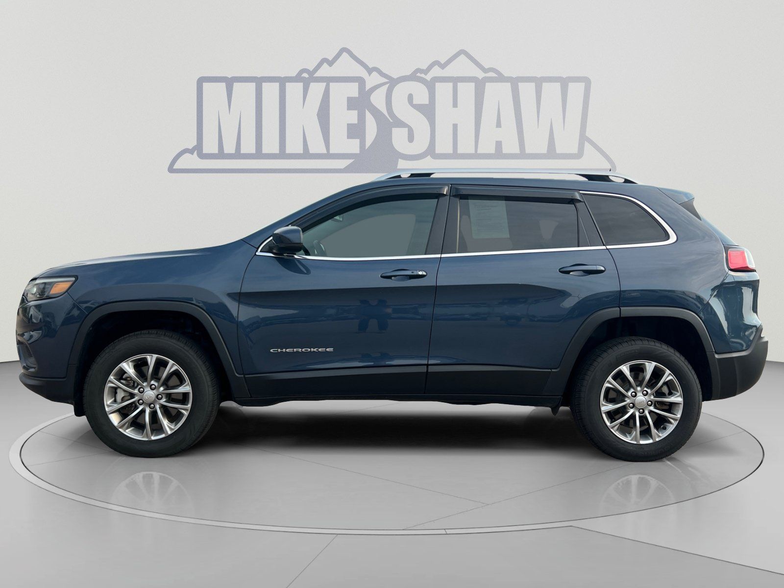 Used 2019 Jeep Cherokee Latitude Plus w/ Comfort/Convenience Group AWD/4WD image 2