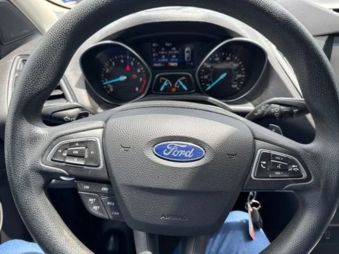 Used 2017 Ford Escape SE w/ Equipment Group 201A FWD image 14