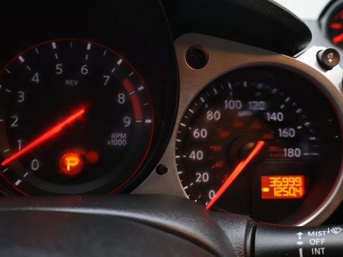 Used 2011 Nissan 370Z Base image 17