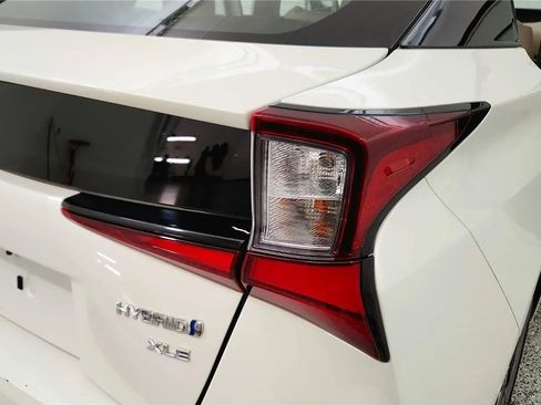 Used 2020 Toyota Prius XLE image 15