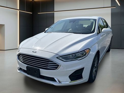 Used 2019 Ford Fusion SEL FWD image 10