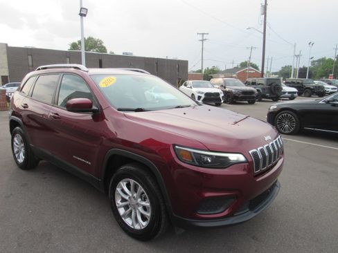 Used 2021 Jeep Cherokee Latitude w/ Mopar Interior Package AWD/4WD image 4