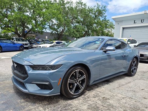 Used 2025 Ford Mustang Coupe RWD image 3