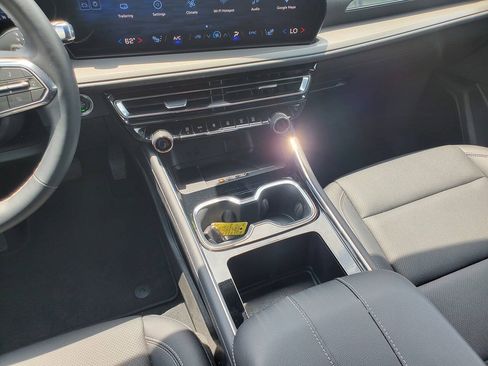 Used 2026 Chevrolet Traverse LT AWD/4WD image 16