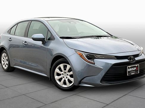 Used 2025 Toyota Corolla LE FWD image 3